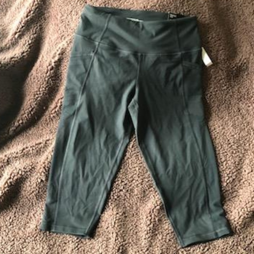 VS sport crop leggings with side pocket sz med